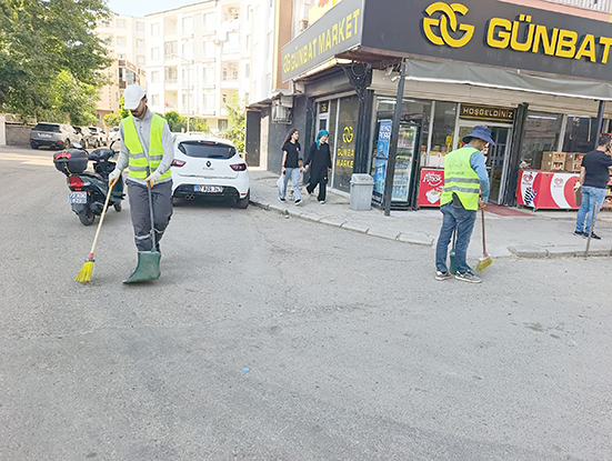 BELEDİYE EKİPLERİNDEN MAHALLELERDE ARALIKSIZ TEMİZLİK