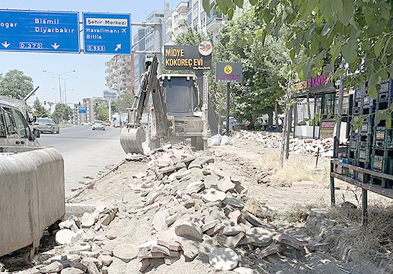2 BULVARDA YENİLENME ÇALIŞMASI BAŞLATILDI