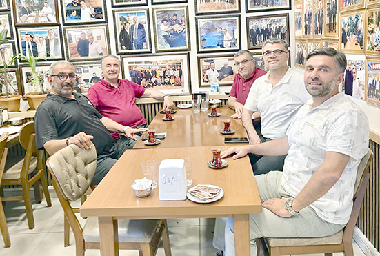 GAZETECİLER, CHP PM ÜYESİ HÜSEYİN YAŞAR İLE BİR ARAYA GELDİ