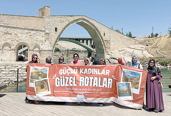 KADINLAR ŞEHRİN TARİHİ VE KÜLTÜREL DEĞERLERİNİ KEŞFEDİYOR
