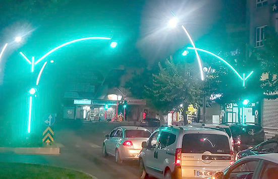 KAVŞAKLAR LEDLİ SİNYALİZASYON DİREKLERİYLE MODERNLEŞTİRİLDİ