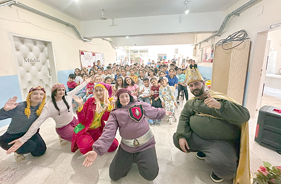 KÖY OKULLARI TİYATROYLA BULUŞMAYA DEVAM EDİYOR