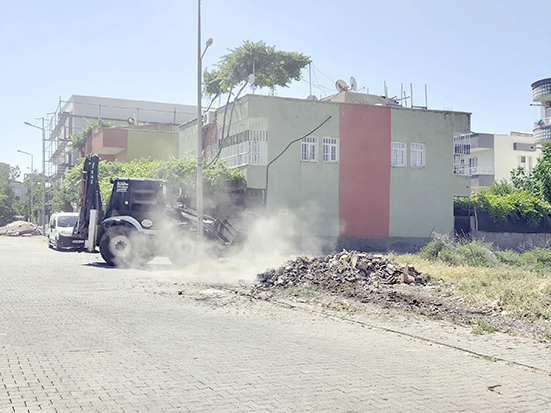 MOLOZ VE ATIKLAR TEMİZLENİYOR
