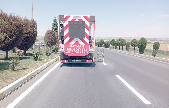 RECEP TAYYİP ERDOĞAN BULVARI’NDA YOL ÇİZGİLERİ YENİLENİYOR