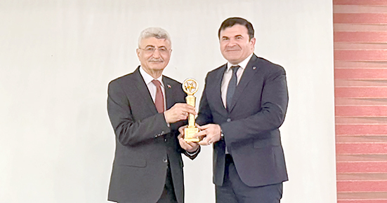 VALİ YARDIMCISI TANRISEVEN’E ANLAMLI ÖDÜL