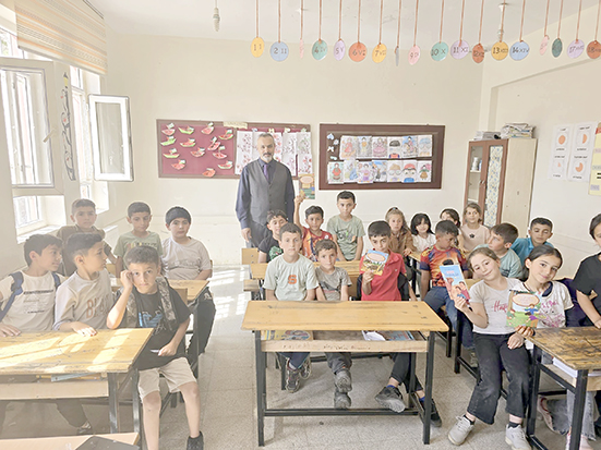 YÜCEBAĞ’DA ‘OKUR-YAZAR BULUŞMALARI’ ÖĞRENCİLERLE UMUDA DÖNÜŞTÜ