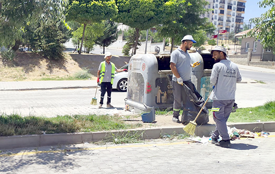 BELEDİYEDEN, YAŞAM ALANLARINDA TEMİZLİK ÇALIŞMALARI