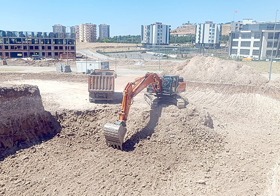 YOL, KALDIRIM VE REFÜJ DÜZENLEMELERİ DEVAM EDİYOR