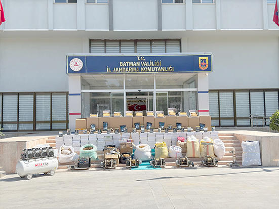 KAÇAKÇILIK ŞEBEKESİNE AĞIR DARBE: İKİ ŞÜPHELİ GÖZALTINDA