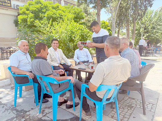 ÇARŞI MERKEZİNDE VATANDAŞLARLA SAMİMİ SOHBET