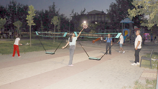 EĞLENCE VE SPOR MAHALLELERDE VATANDAŞLARLA BULUŞUYOR!