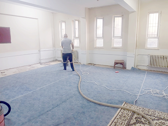 CAMİLERDE HİJYEN İÇİN YOĞUN MESAİ