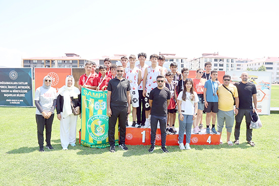 ATLETİZM TAKIMI YARI FİNALİ ZİRVEDE TAMAMLADI