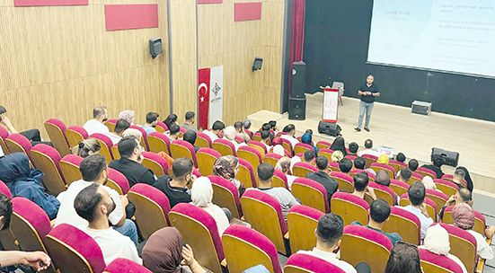 BAĞIMLILIKLA MÜCADELEDE GÜÇLÜ AİLE VURGUSU