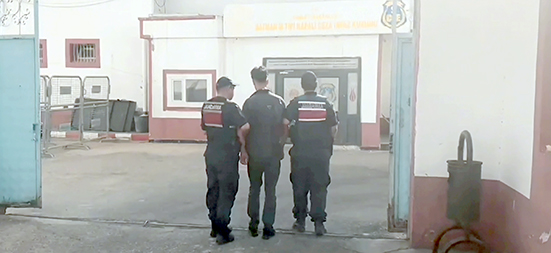 YEDİEMİN HIRSIZI YAKALANDI