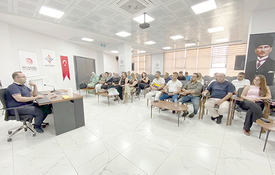 ÇALIŞAN GAZETECİLERE BEDEN DİLİ SIRLARI ANLATILDI