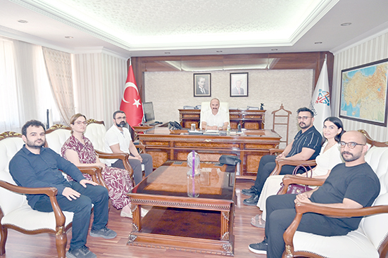 ECZACILARDAN VALİ CANALP’E ZİYARET