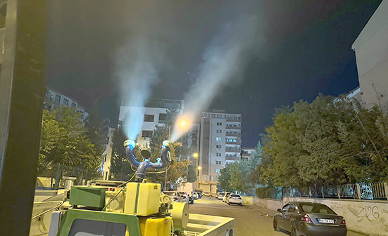 BELEDİYE EKİPLERİNDEN 9 MAHALLEDE İLAÇLAMA ÇALIŞMASI