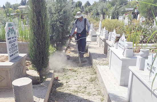 MEZARLIKLARDA ÇALIŞMALAR SÜRÜYOR