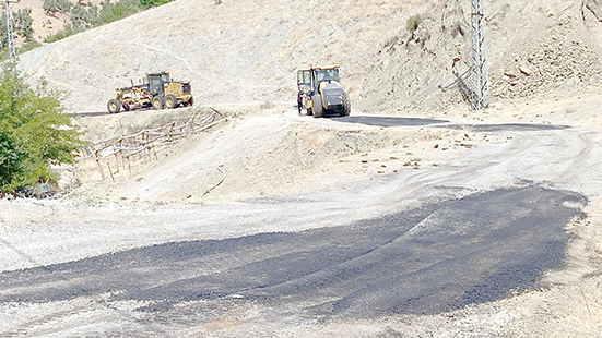 SASON’UN KÖY YOLLARINDA ASFALT MESAİSİ