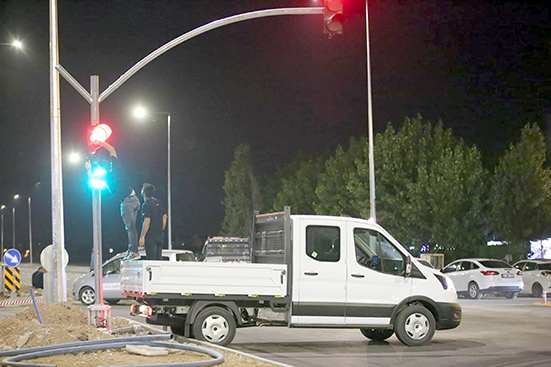 YENİ BULVARIN TRAFİK DÜZENLEME ÇALIŞMALARI TAMAMLANDI