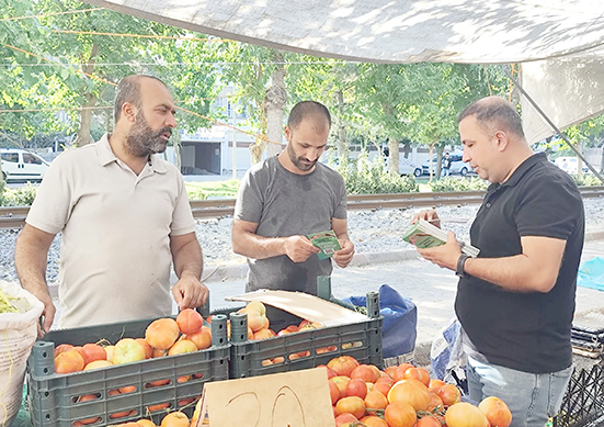 BAĞIMLILIKLA MÜCADELEDE BATMAN MODELİ, SEMT PAZARINDA VATANDAŞLARLA BULUŞTU