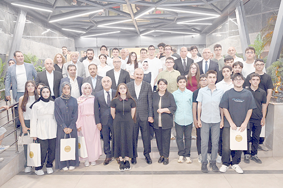 ‘EĞİTİM YILDIZLARI’ ÖDÜLLERİNE KAVUŞTU