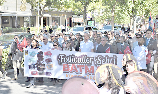 ‘FESTİVALLER ŞEHRİ BATMAN’ KORTEJLE BAŞLADI