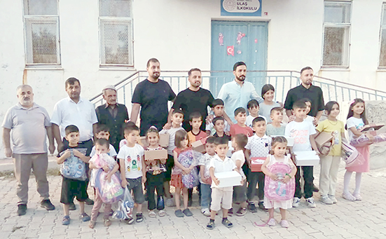 ULAŞ VE YAKA KÖYLERİNDEKİ ÖĞRENCİLERE ÇANTA VE AYAKKABI YARDIMI