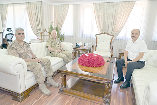 KORGENERAL TOPÇU’DAN VALİ CANALP’E ZİYARET
