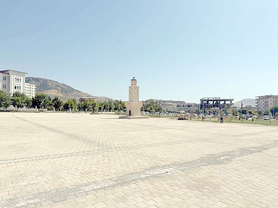 KAYMAKAM BÖÇKÜN VE BAŞKAN IŞIK KENT MEYDANINI İNCELEDİ