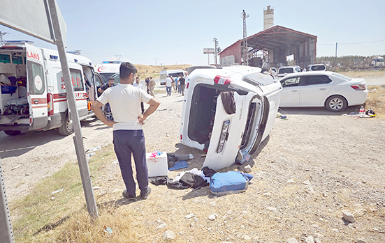 İKİ ARAÇ ÇARPIŞTI, 7 KİŞİ YARALANDI