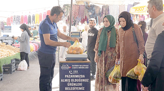 ZABITA EKİPLERİ PAZARLARDA TARTI VE ETİKETLERİ KONTROL ETTİ