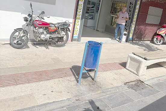 DEFORME OLAN ÇÖP KOVALARI TEK TEK DEĞİŞTİRİLİYOR