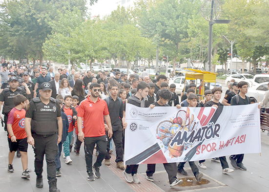 SPORCULAR VE VATANDAŞLAR ATATÜRK PARKI’NA YÜRÜDÜ