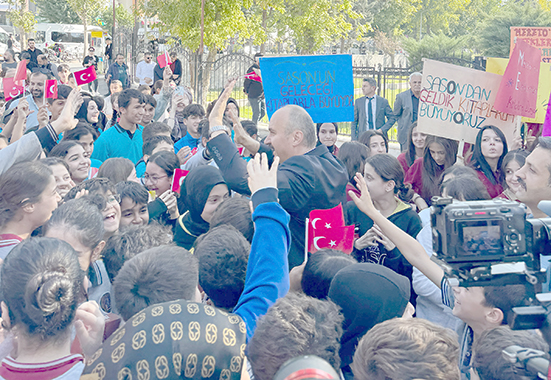 KİTAP FUARINA YOĞUN İLGİ