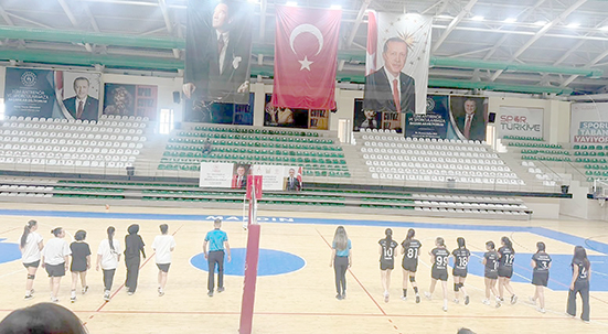 BİZİM ÇOCUKLAR VOLEYBOLDA ENGEL TANIMADI