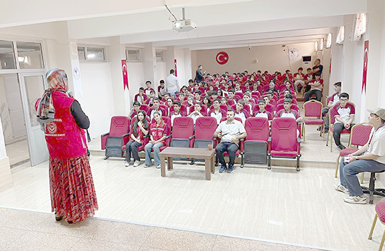 ÇOCUK HAKLARI KOMİTESİ İKLİM DEĞİŞİKLİĞİNİ AKRANLARINA ANLATTI