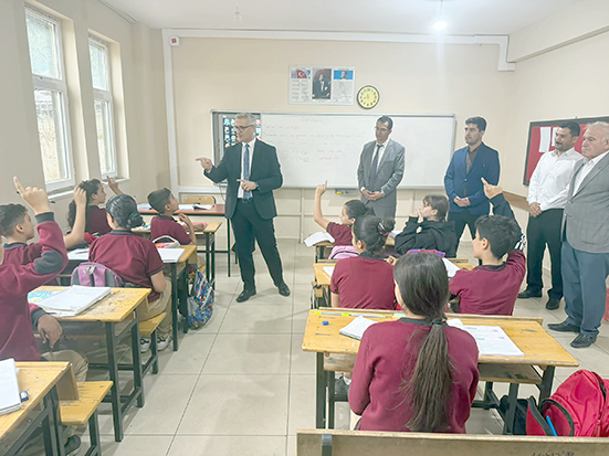 YAŞAR CİĞER, ÖĞRENCİ VE ÖĞRETMENLERLE BULUŞTU