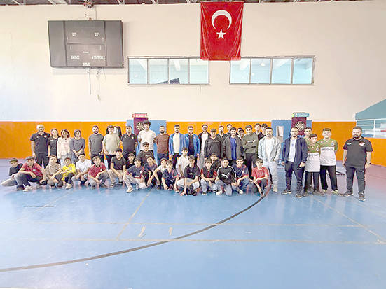18 OKULDAN 72 SPORCU DARTTA YARIŞTI