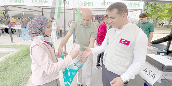 EL EMEĞİ ÜRÜNLERİNİ SATTI, GELİRİNİ GAZZE’YE BAĞIŞLADI