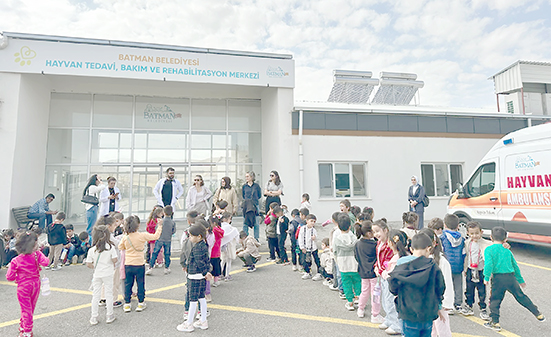 ÖĞRENCİLER HAYVAN BAKIM VE REHABİLİTASYON MERKEZİNİ GEZDİ