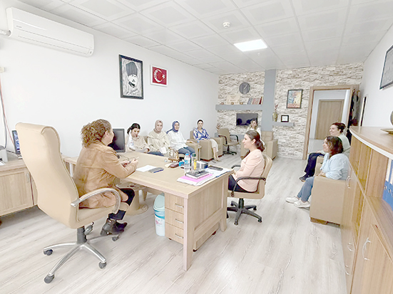 ÖĞRENCİLER YURT YAŞAMI VE SUNULAN İMKÂNLAR HAKKINDA BİLGİLENDİRİLDİ