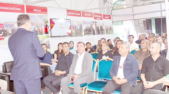 ÇİFTÇİLERE DİJİTAL VE HASSAS TARIM EĞİTİMİ VERİLDİ
