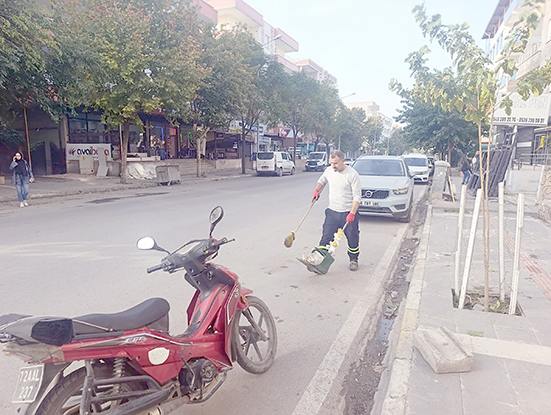BELEDİYE EKİPLERİ CADDE, BULVAR VE ORTAK ALANLARDA SAHADA